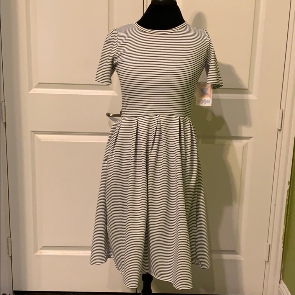 NWT Black and White Amelia